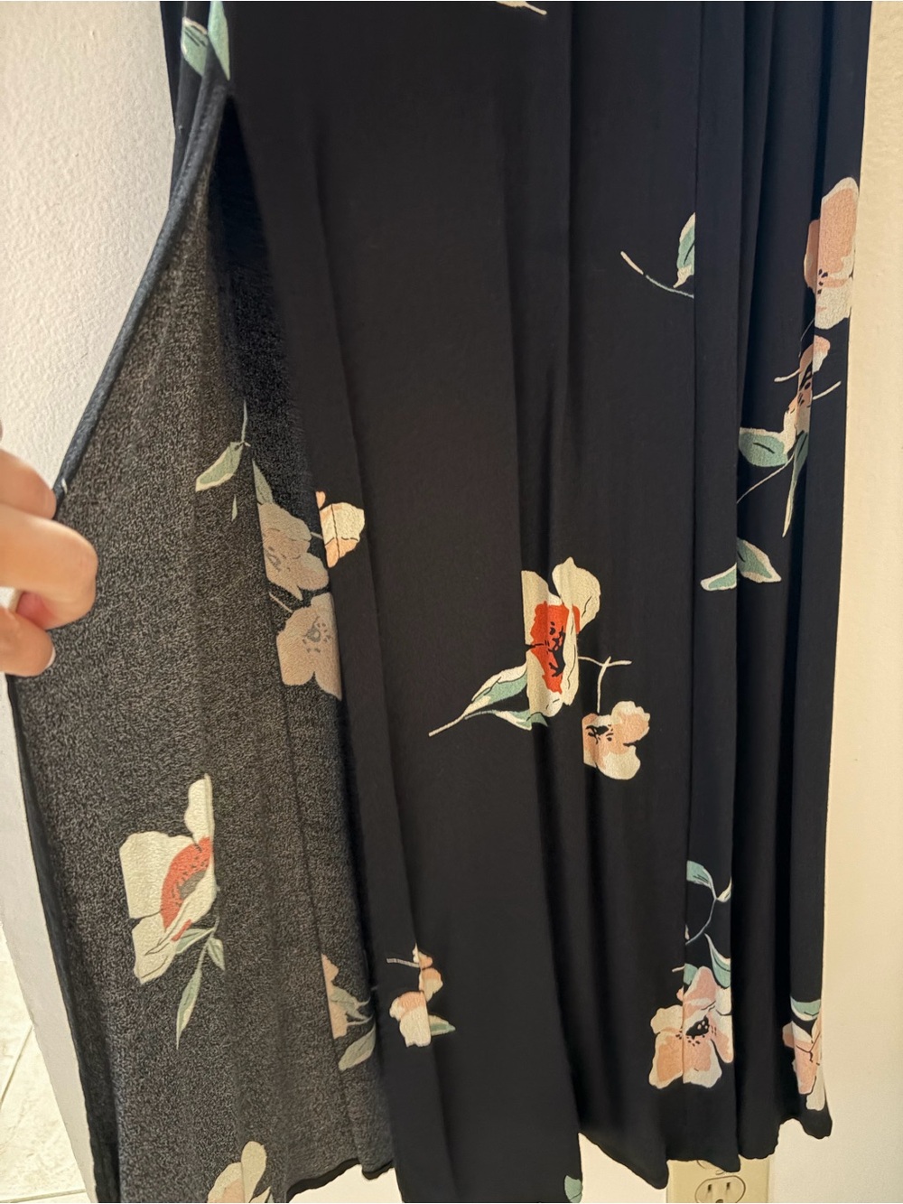 Reformation Vanessa Floral Dress - 2 - Picture 5 of 10